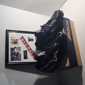 New in original Box Mizuno Men's Size 9 Baseball, Softball 9 Metal Cleats Shoe